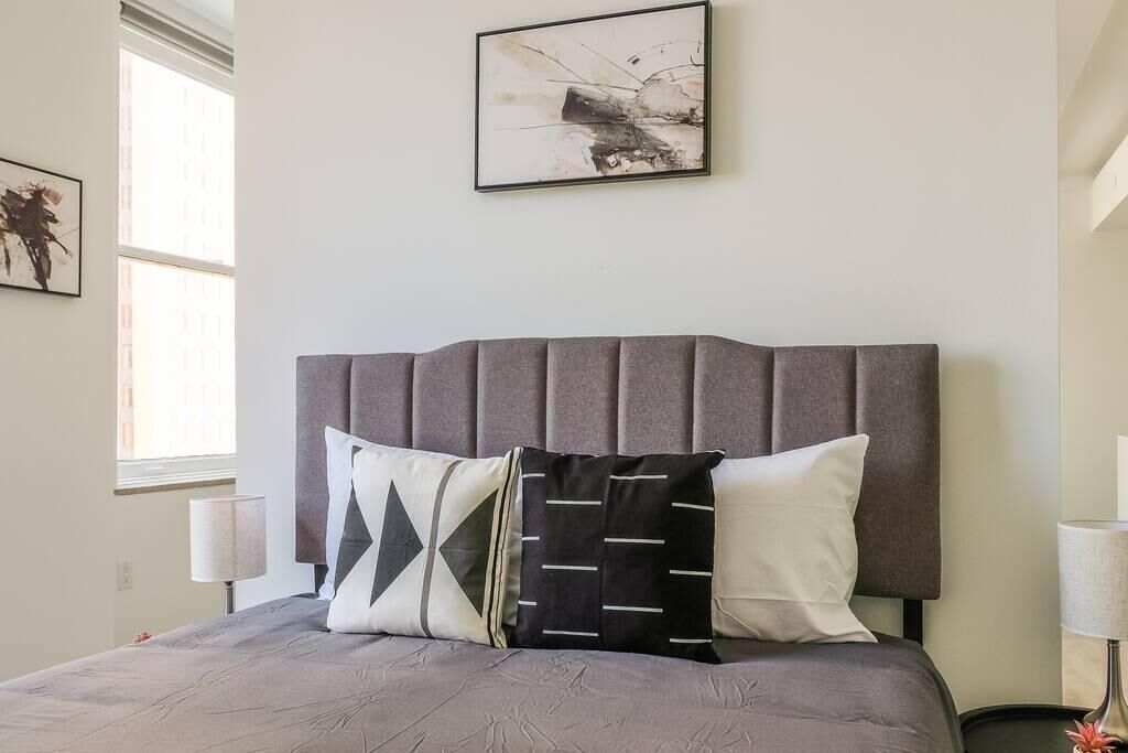 Frontdesk | Signature Studio Apt in Downtown