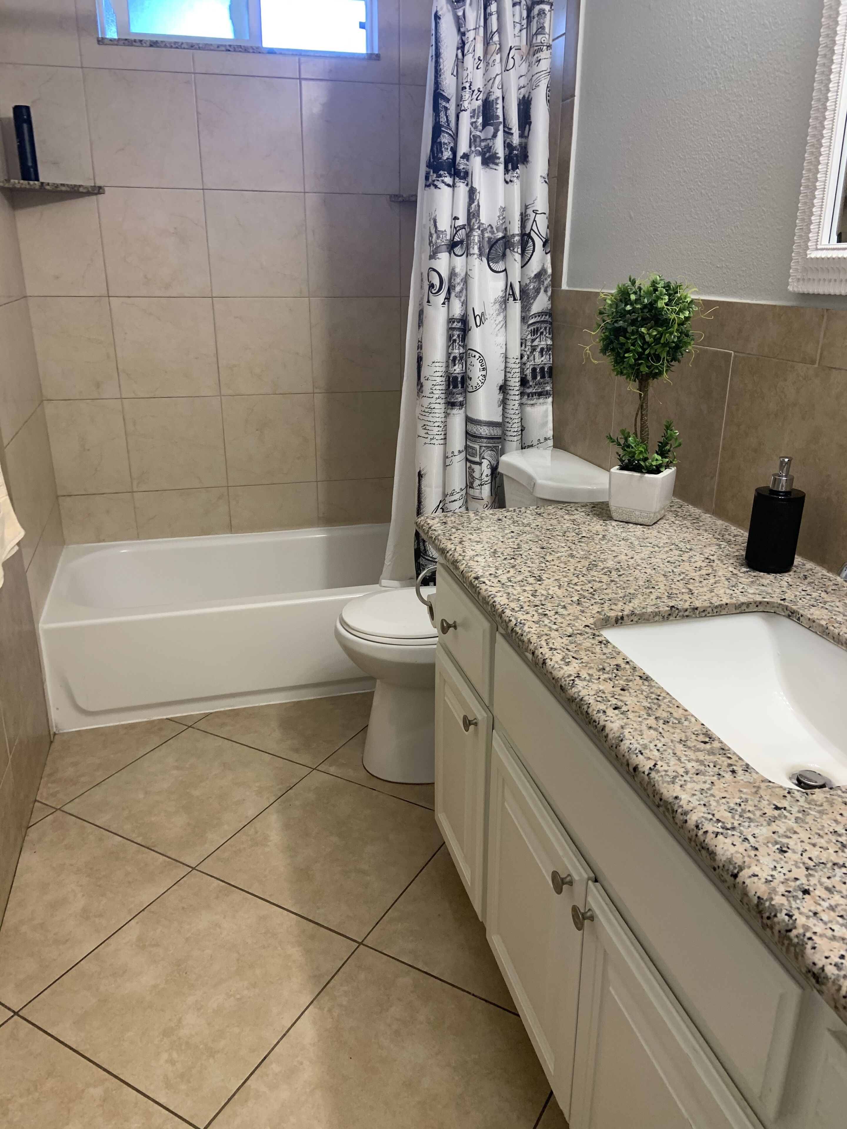 2 bedrooms /  1 bathrooms / remodeling / Self Check in  / 4-5 people 