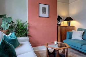 TV, streaming services, stereo, offices