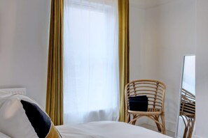 2 عدّة غرف نوم ومكواة/لوح كي وواي فاي وملاءات أسرّة