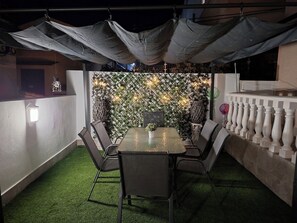 Unclassified image, 5 of 32, button