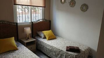 2 slaapkamers, een strijkplank/strijkijzer, gratis wifi, beddengoed