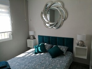 2 chambres, fer et planche à repasser, Wi-Fi gratuit, draps fournis