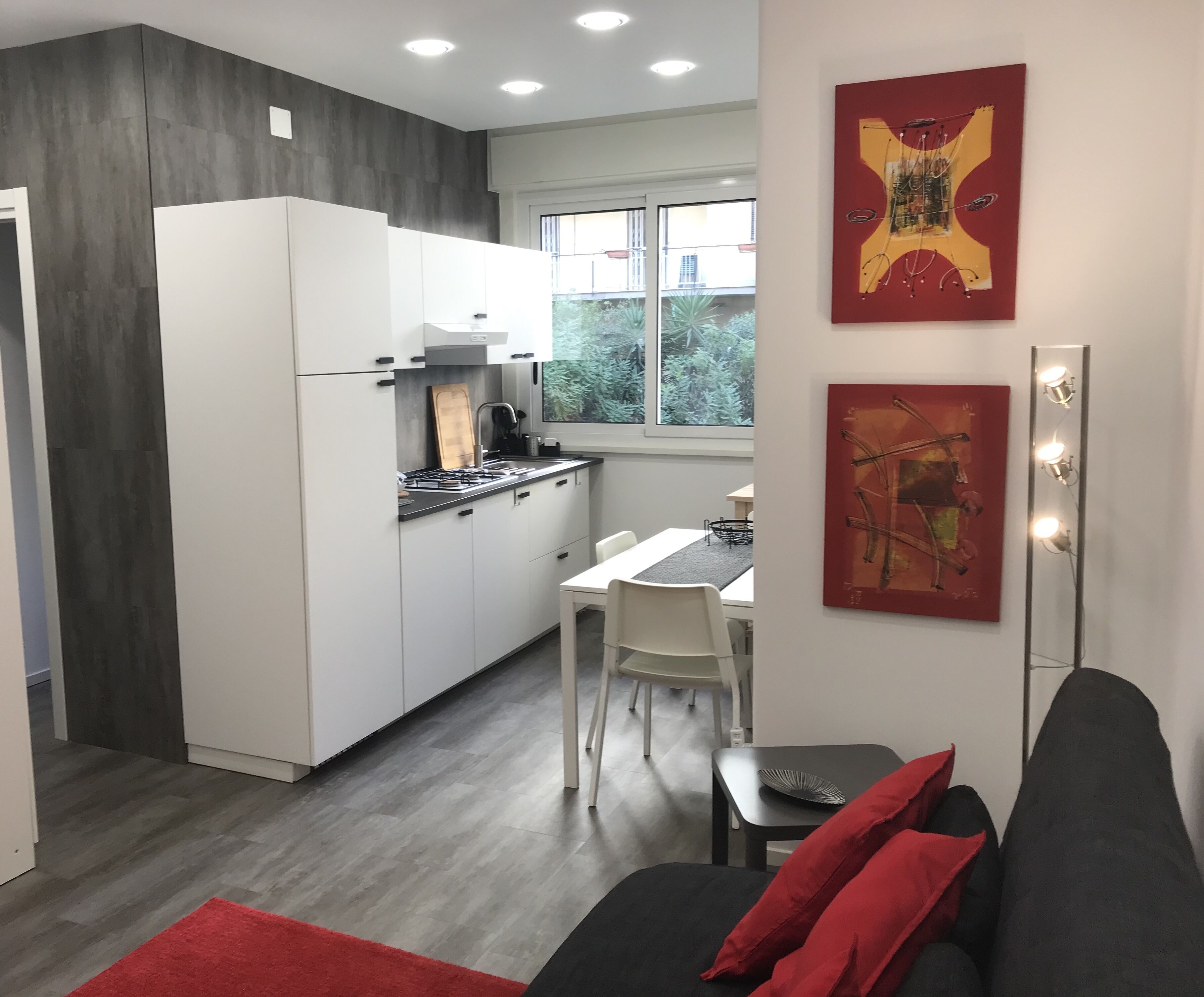 Apartamento, 1 quarto | Área de estar | TV de tela plana 28 polegadas com canais a cabo, TV