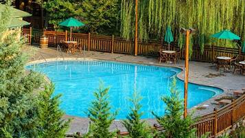 Piscine couverte, piscine extérieure