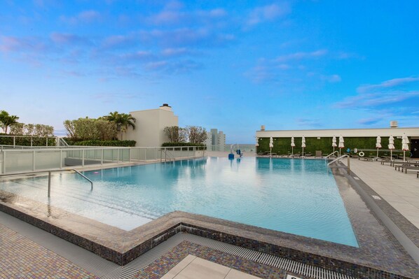 Pool - Luxury one bedroom Apt/ at Hollywood beach resort (Hollywood)