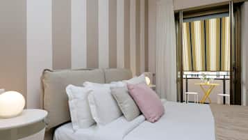 3 habitaciones, muebles diferentes y tabla de planchar con plancha