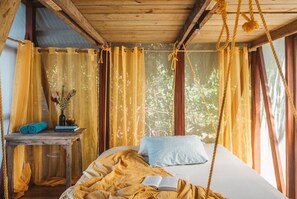 1 bedroom, WiFi, bed sheets - Waterfront Dolphin Pod - Bocas' best snorkeling! (Tip of Isla Cristobal)