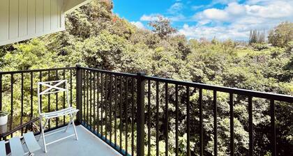 Tropical, Bright Studio: Steps to Golf Course, Beaches, & Amazing Views