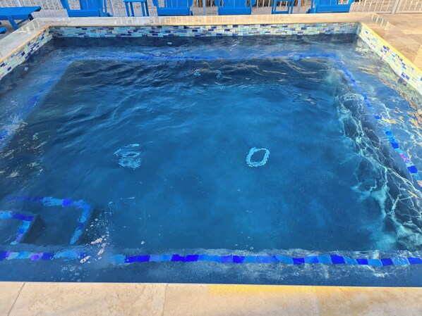 Piscine extérieure, piscine chauffée