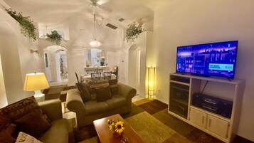 House, Multiple Beds, Private Pool | Living room