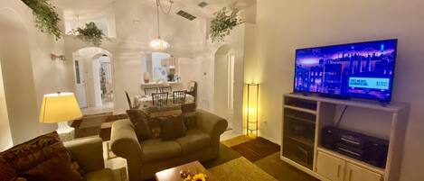 House, Multiple Beds, Private Pool | Living room