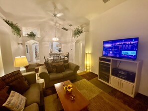 House, Berbilang Katil, Private Pool | Ruang tamu