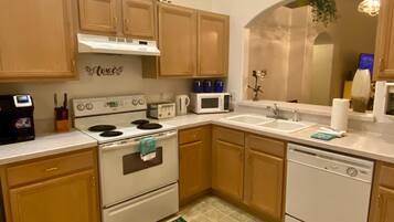 House, Multiple Beds, Private Pool | Private kitchen