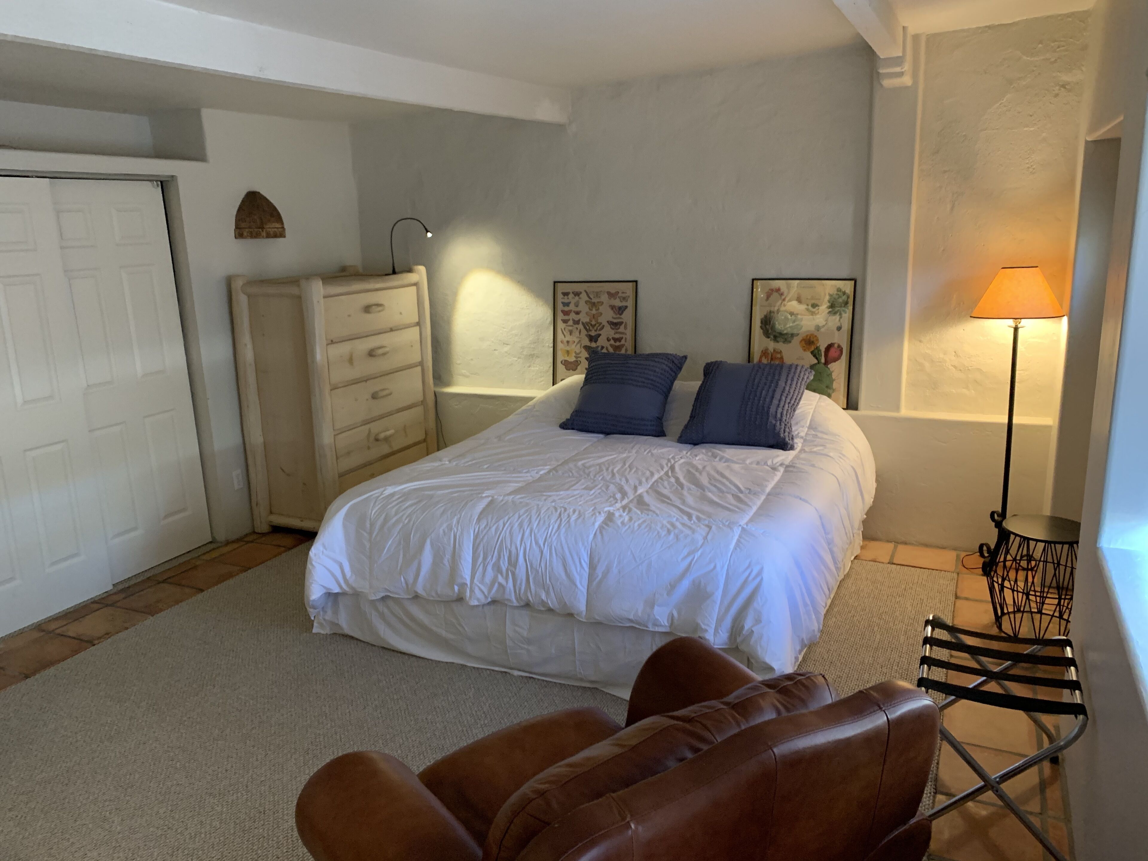 Seclued1932 abobe guest house