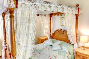 3 bedrooms, iron/ironing board, travel cot, free WiFi - Cosy Cottage in Flamborough (Flamborough)