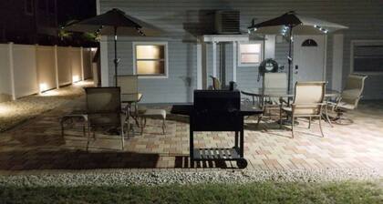 2 Separate Units! 200Ft From The Beach! 16 Guests!