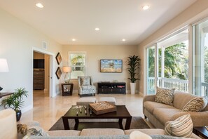House, Multiple Beds (3 4 Tim e) | Living room