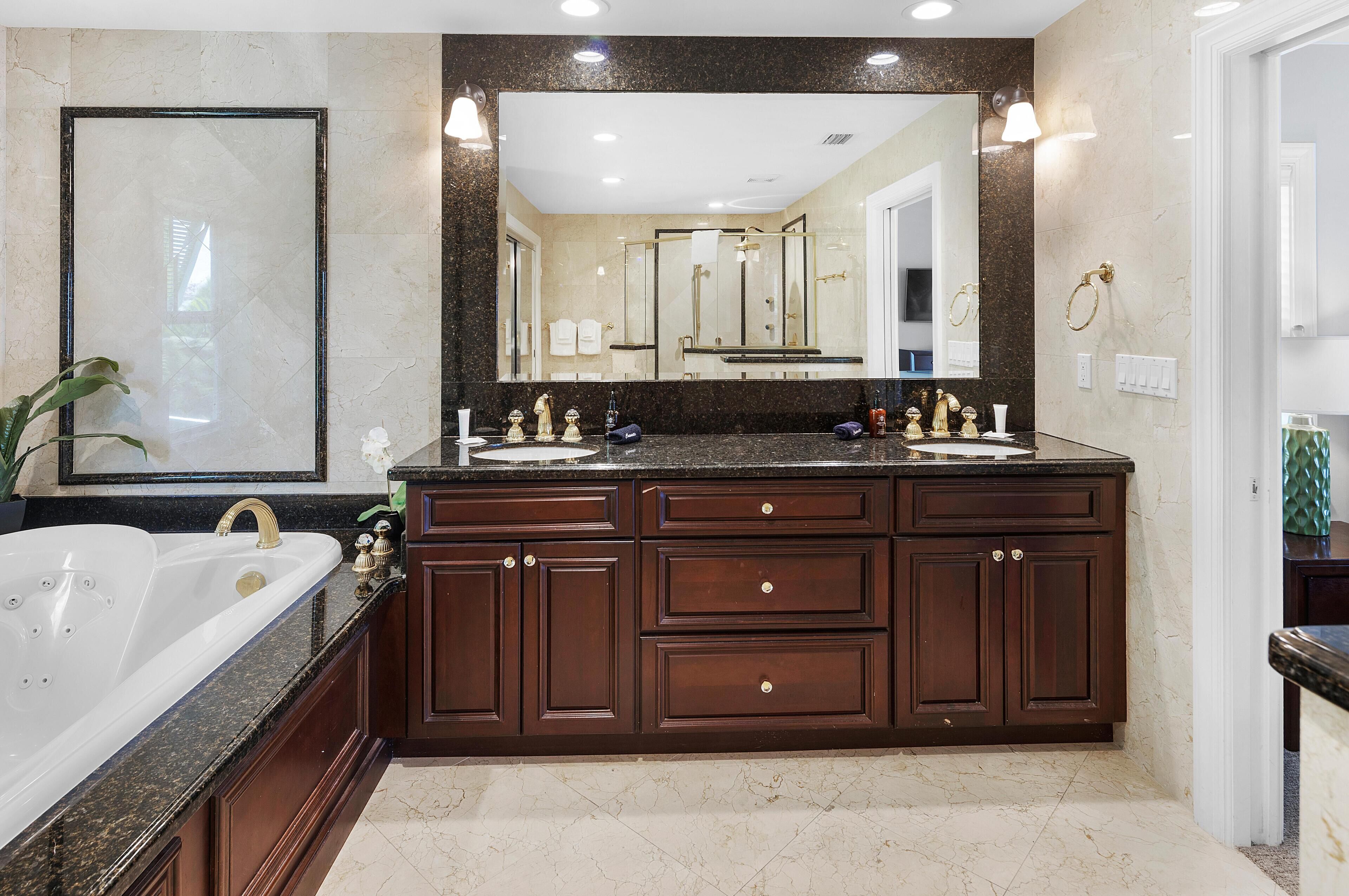 House, Multiple Beds (Southern Comfort) | Bathroom