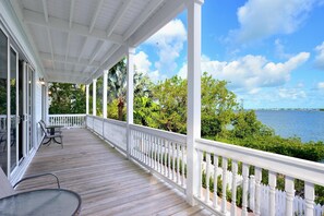 Casa, varias camas (Seaside Retreat) | Jardines del alojamiento