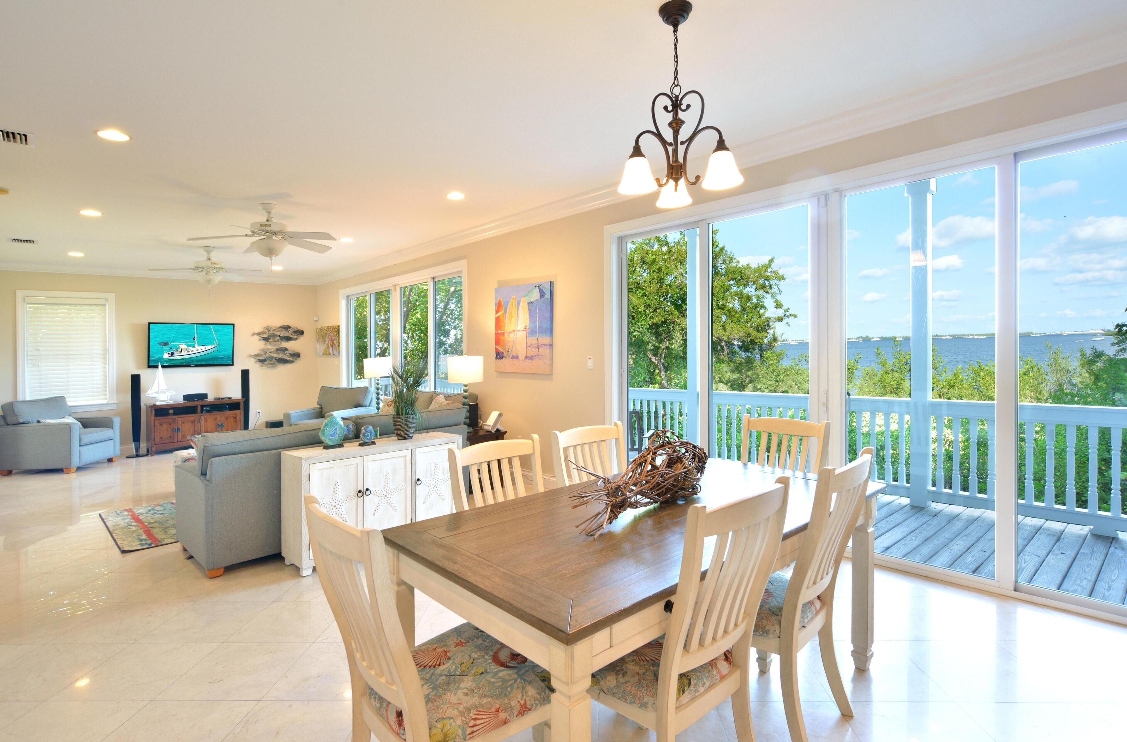 Casa, diversos llits (Coastal Comfort) | Servei de restauració