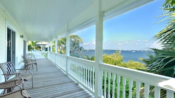 Casa, diversos llits (Coastal Comfort) | Balcó
