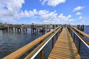 Bloc d'apartaments, diversos llits, vistes a la badia (Bayview Middle) | Port esportiu