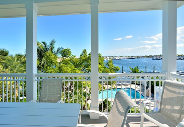 Huoneisto, useita sänkyjä, näköala lahdelle (Upper Bayview South) | Parveke