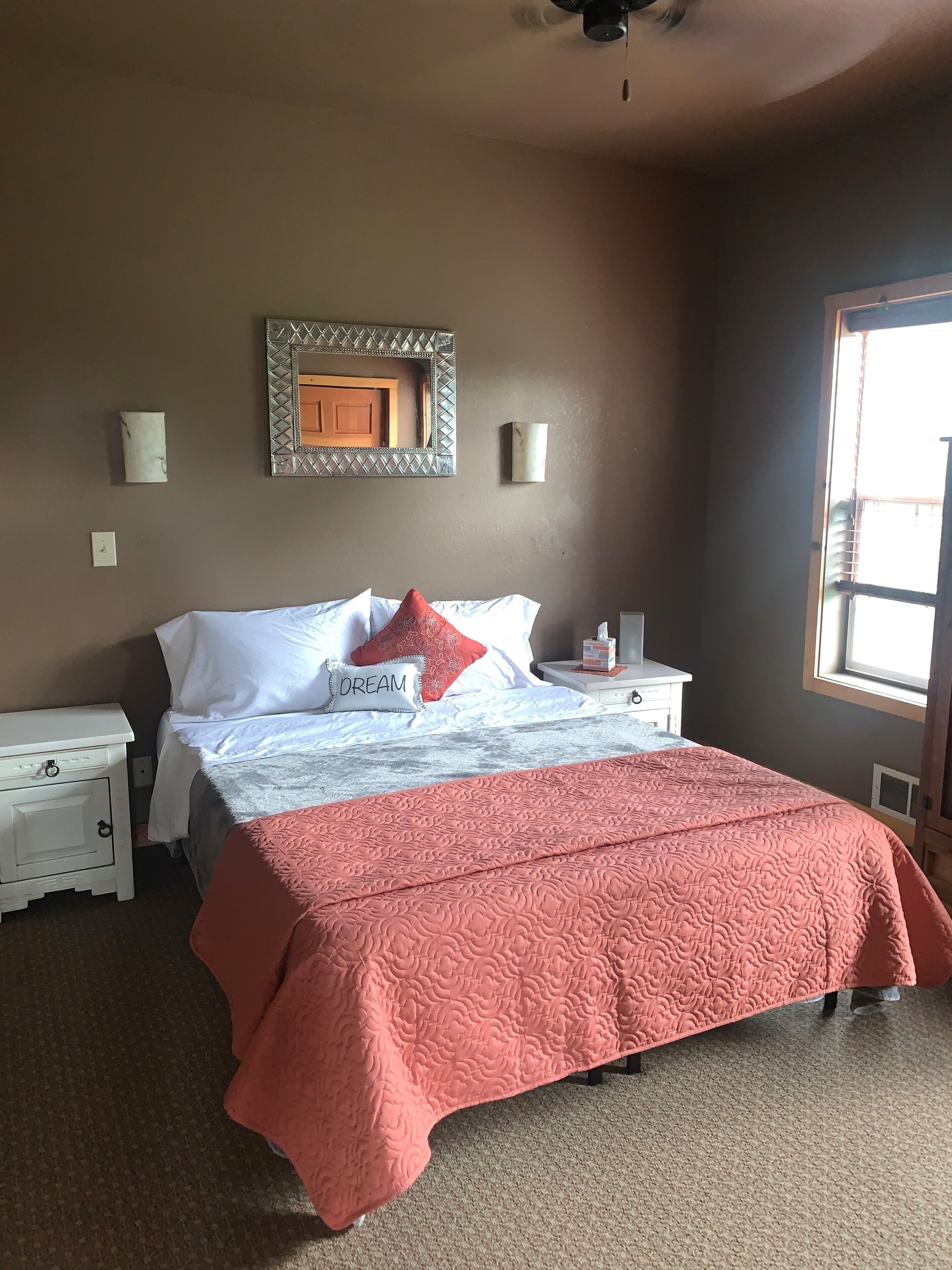 Charming Rustic Country Retreat