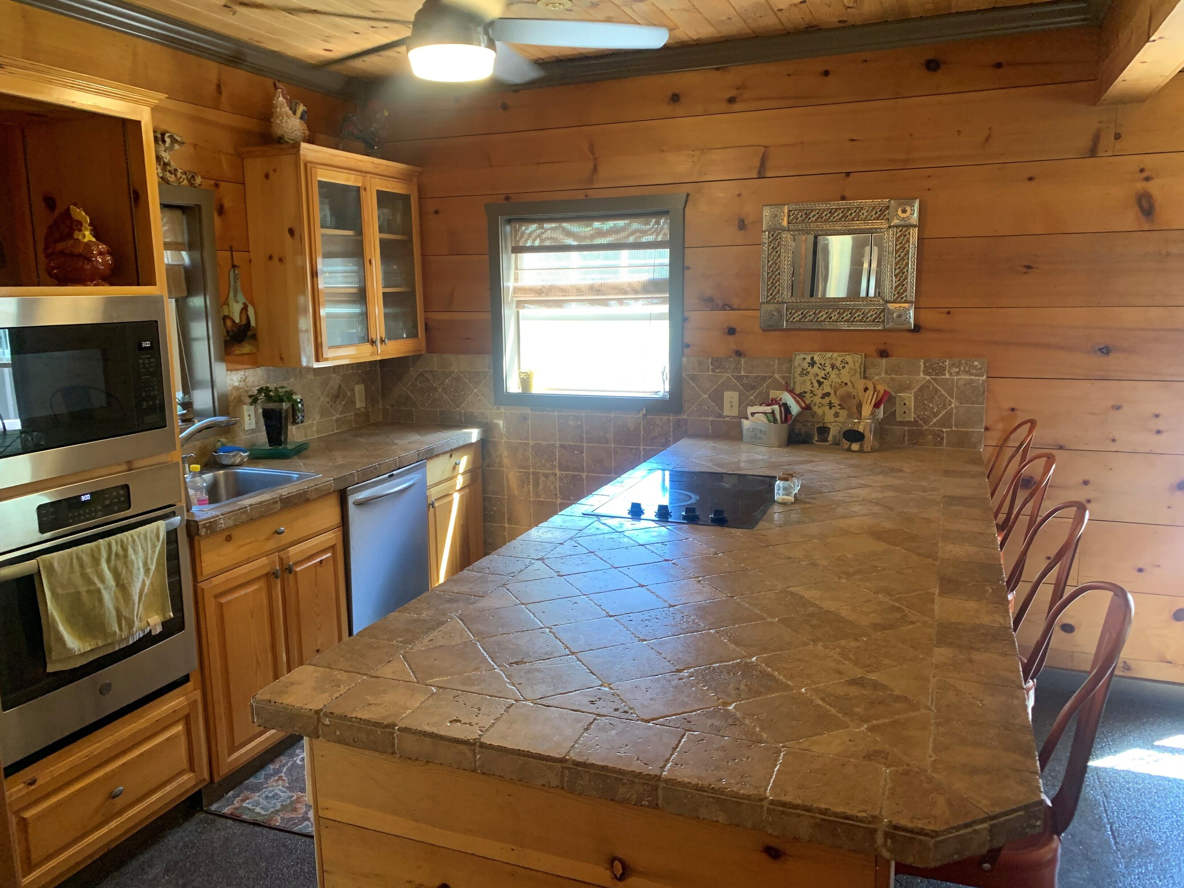 Charming Rustic Country Retreat