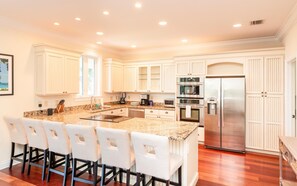 House, Multiple Beds (Sailor's Son) | Private kitchen