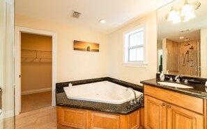Maison, plusieurs lits (Sailor's Son) | Salle de bain