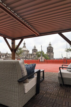 Terrace/patio - 1BR Historic suite w/balconies - 100 mts from the Cathedral. CASA SAUTO (Ciudad de México)