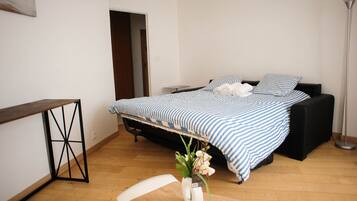 3 slaapkamers, een bureau, een strijkplank/strijkijzer, gratis wifi