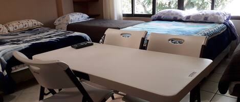 2 chambres, fer et planche Ă repasser, Wi-Fi, literie fournie