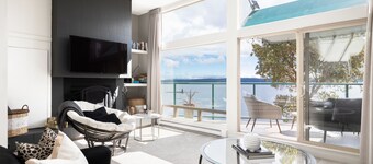 Stunning 2 Bedroom Oceanfront Condo w/ Heated Pool