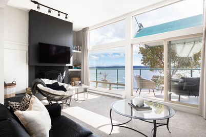 Stunning 2 Bedroom Oceanfront Condo w/ Heated Pool