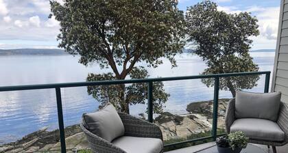 Stunning 2 Bedroom Oceanfront Condo w/ Heated Pool