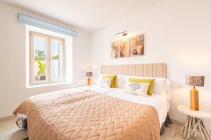 3 slaapkamers, een strijkplank/strijkijzer, gratis wifi, beddengoed