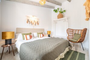 3 bedrooms, iron/ironing board, free WiFi, bed sheets - Villa 'Ca Na Rossa' with Mountain View, Wi-Fi and Air Conditioning (SINEU)