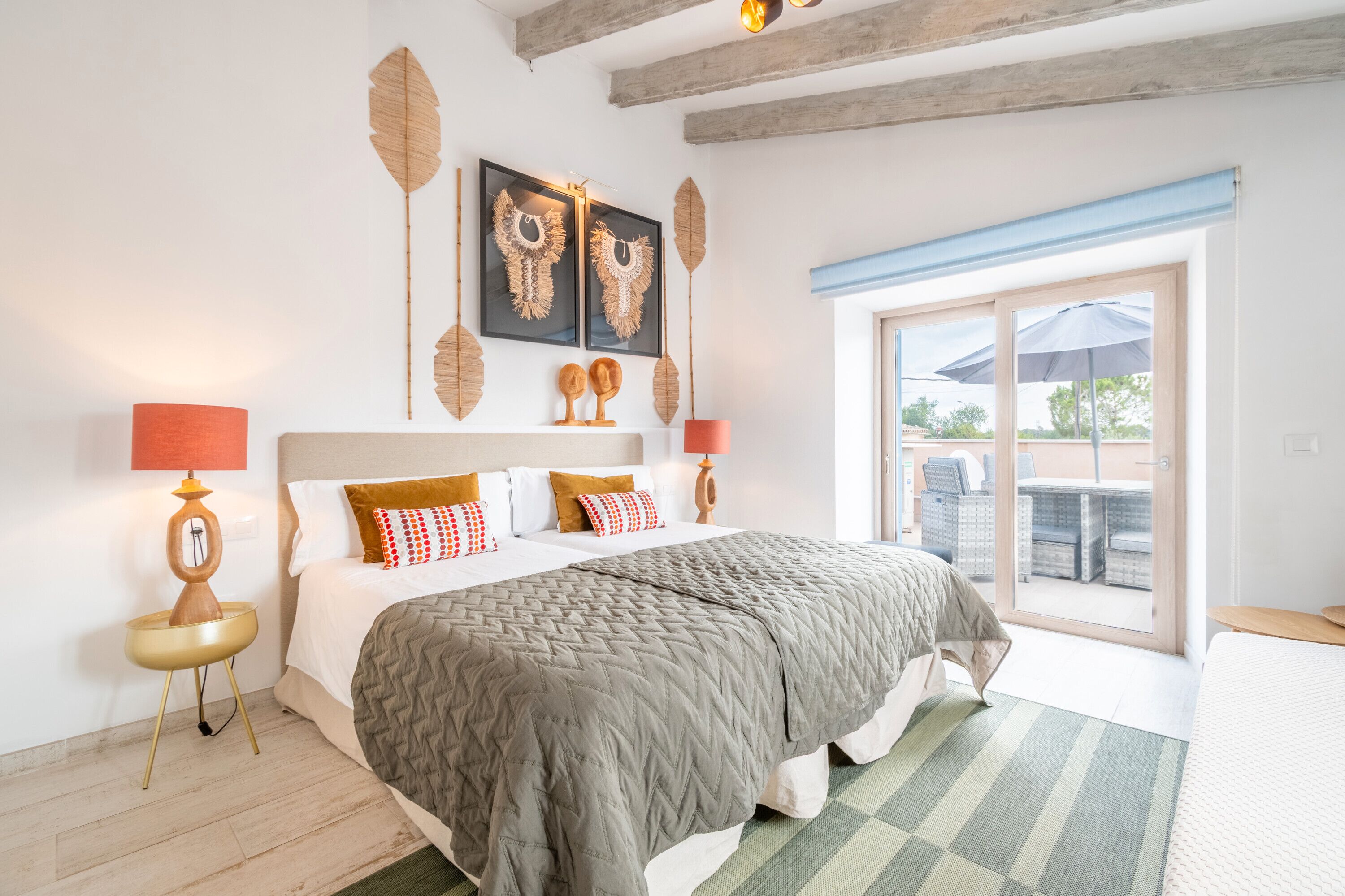 3 slaapkamers, een strijkplank/strijkijzer, gratis wifi, beddengoed