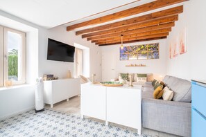 TV, ping pong - Villa 'Ca Na Rossa' with Mountain View, Wi-Fi and Air Conditioning (SINEU)