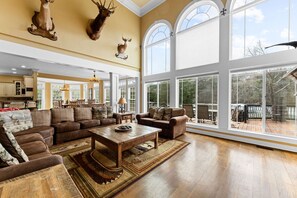 スマートテレビ、暖炉、Netflix、ストリーミングサービス