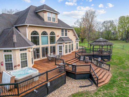 Lakeshore Hideout: Spacious Family Retreat with Private Dock & Prime Trout Fishing!