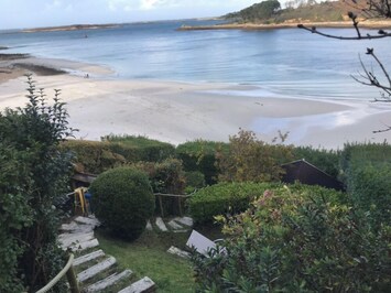 Jardin, escalier vers la plage