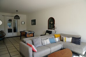 TV, foosball, books, stereo