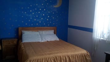 4 bedrooms, desk, free WiFi