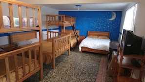 4 bedrooms, desk, free WiFi