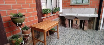 Comfortable house with close access to markets of all kinds and public transport