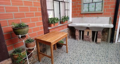Comfortable house with close access to markets of all kinds and public transport